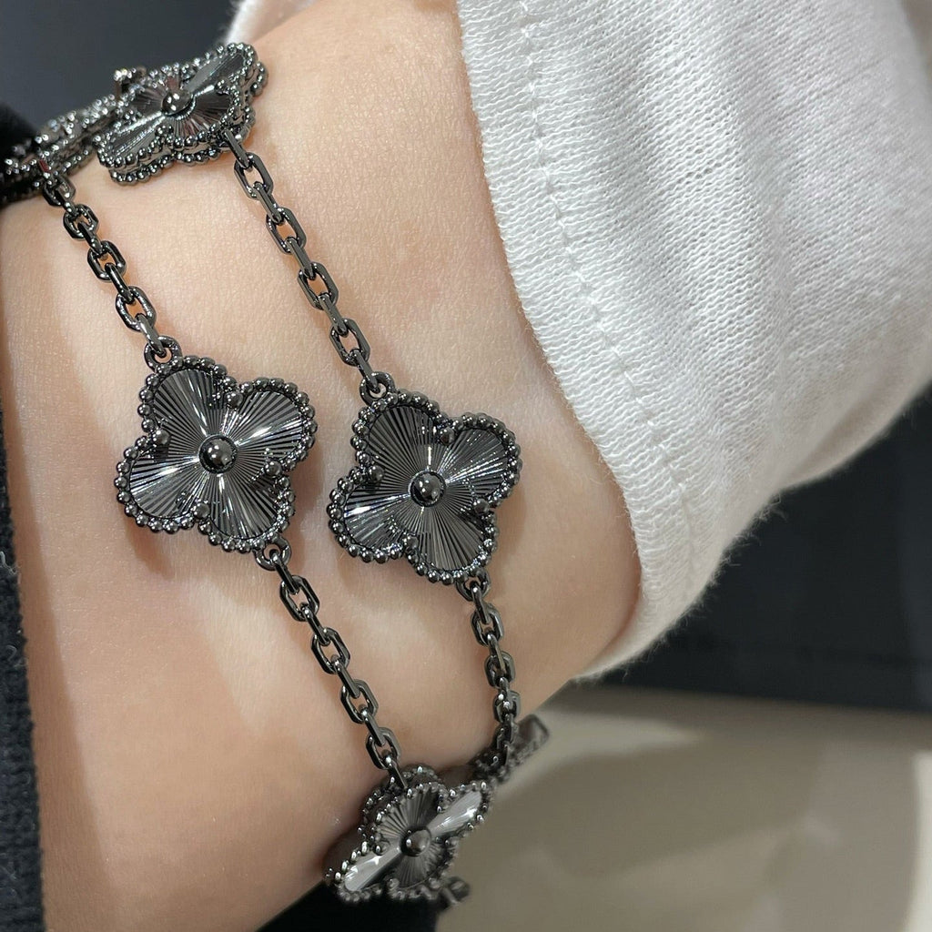 ¡®Imperial¡¯CLOVER 5 MOTIF BLACK BRACELET