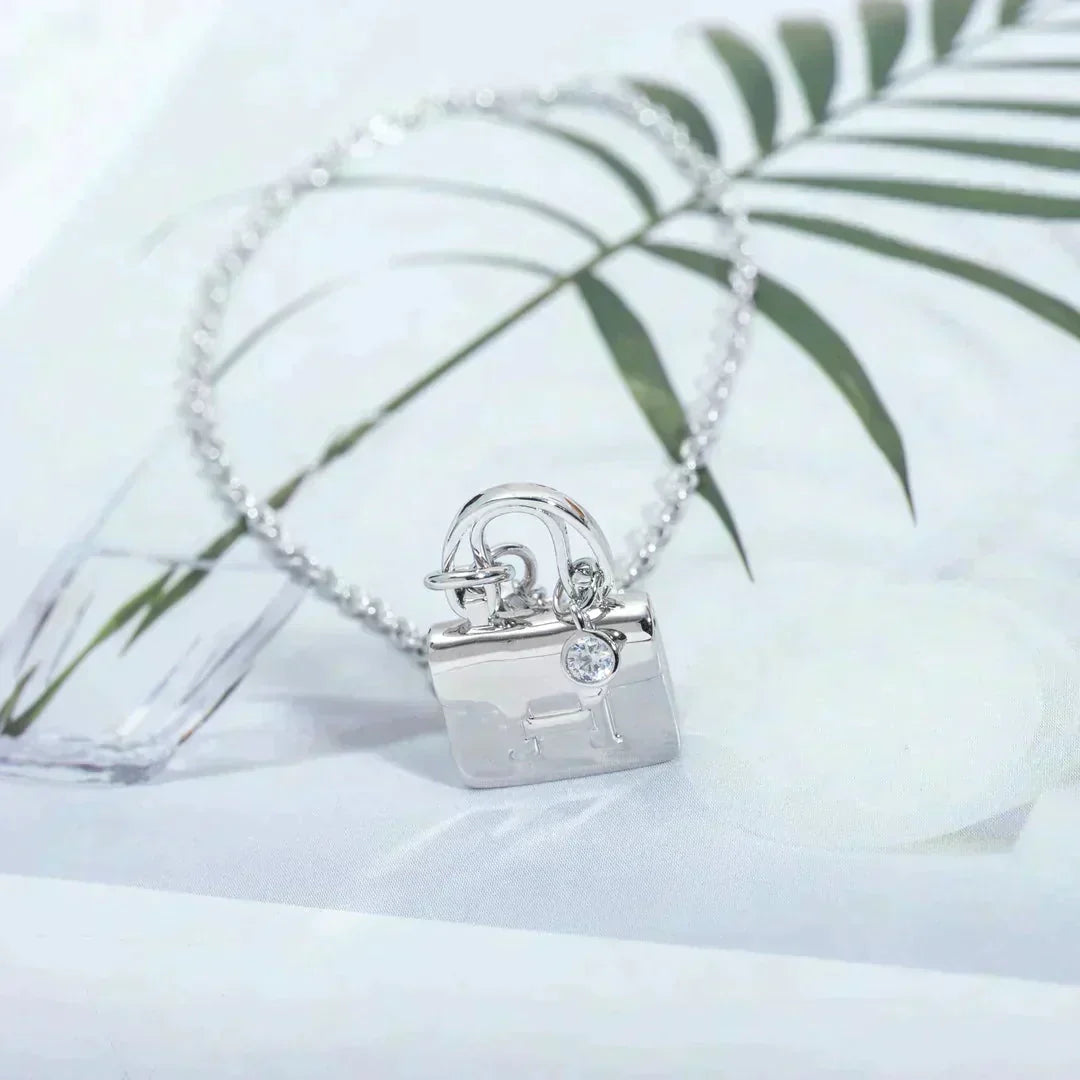 ¡®Imperial¡¯AMULETTE PEDANT SILVER NECKLACE