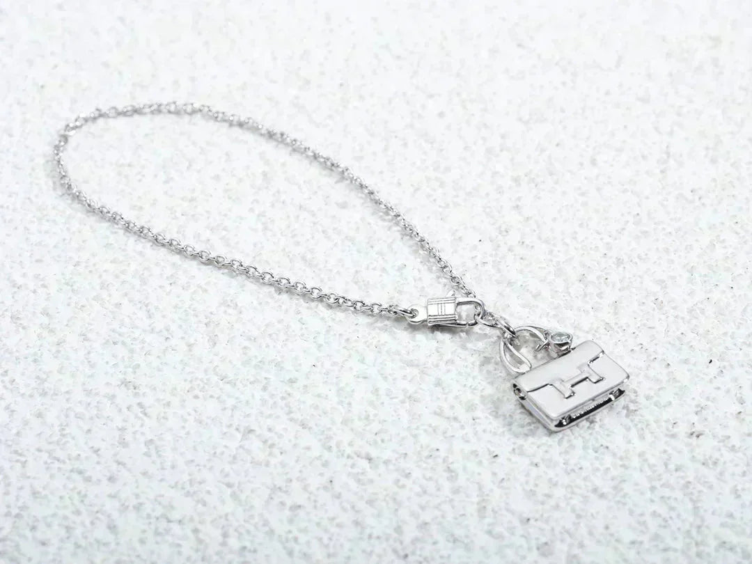 ¡®Imperial¡¯AMULETTE PEDANT SILVER NECKLACE