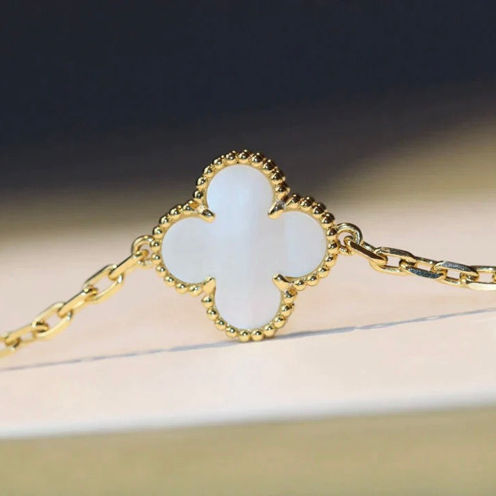 ¡®Imperial¡¯CLOVER 20 MOTIFS WHITE MOP NECKLACE