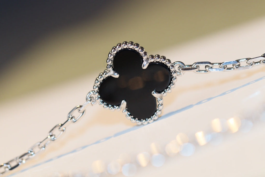 ¡®Imperial¡¯CLOVER 20 MOTIFS ONYX DIAMOND SILVER