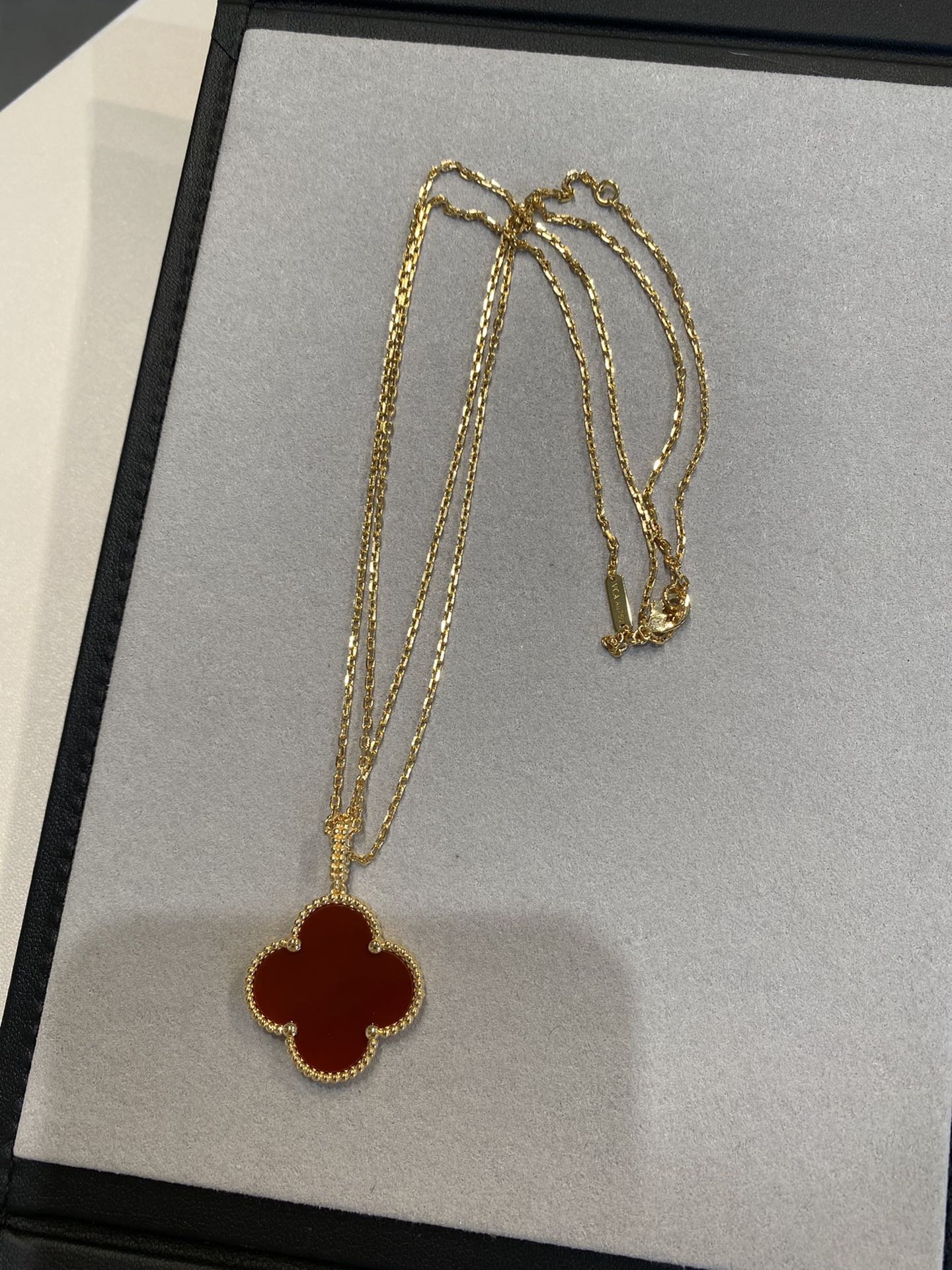 ¡®Imperial¡¯CLOVER 25MM NECKLACE GOLD CARNELIAN