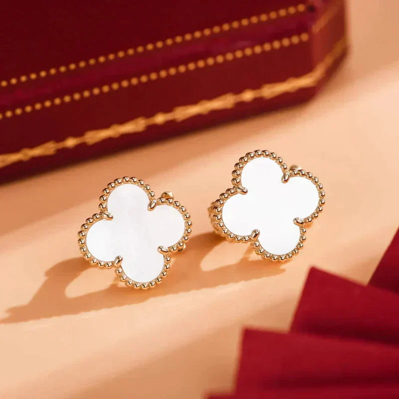 ¡®Imperial¡¯CLOVER MEDIUM 1 MOTIFS  WHITE MOP STUD EARRINGS