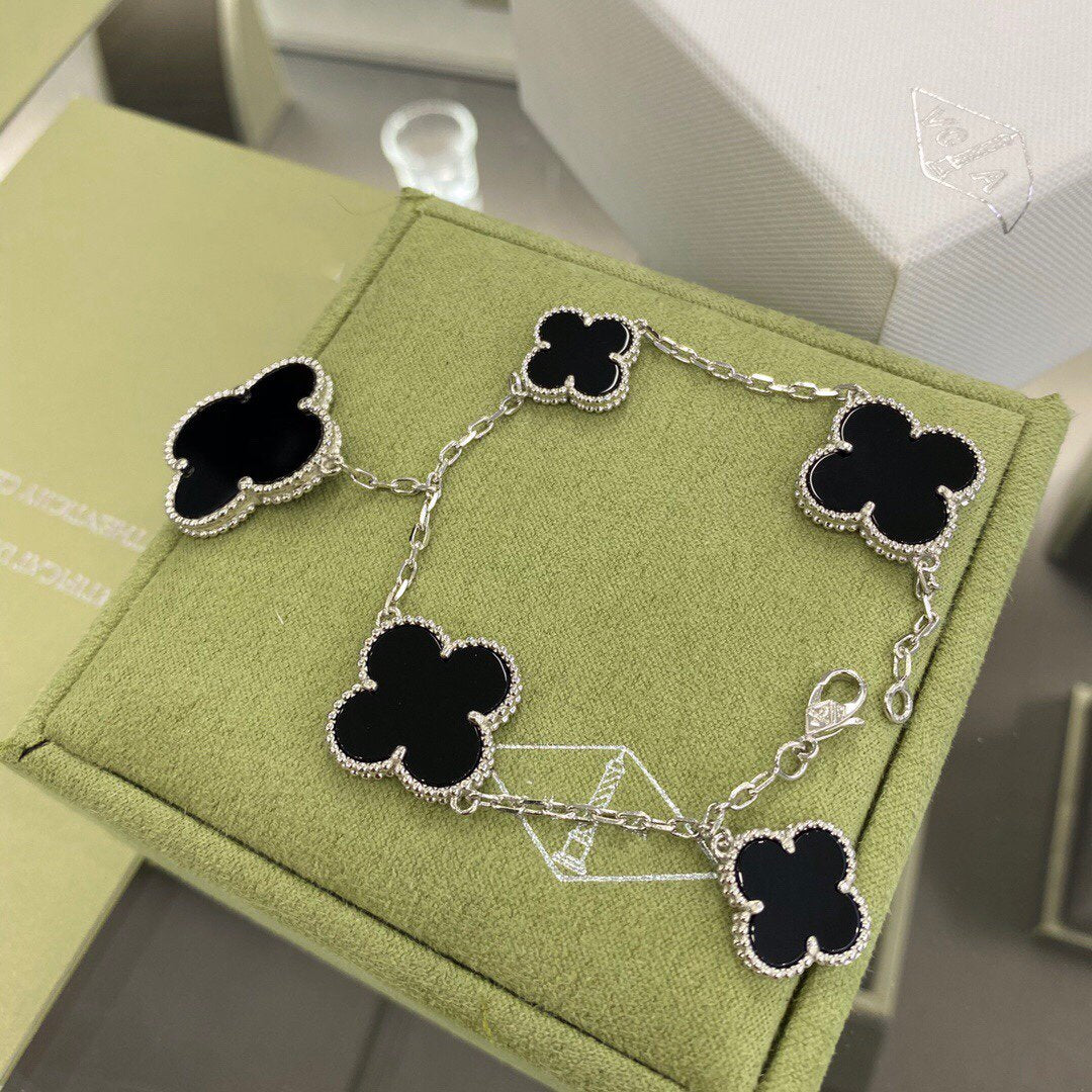 ¡®Imperial¡¯CLOVER 5 MOTIFS SIVLER ONYX BRACELET