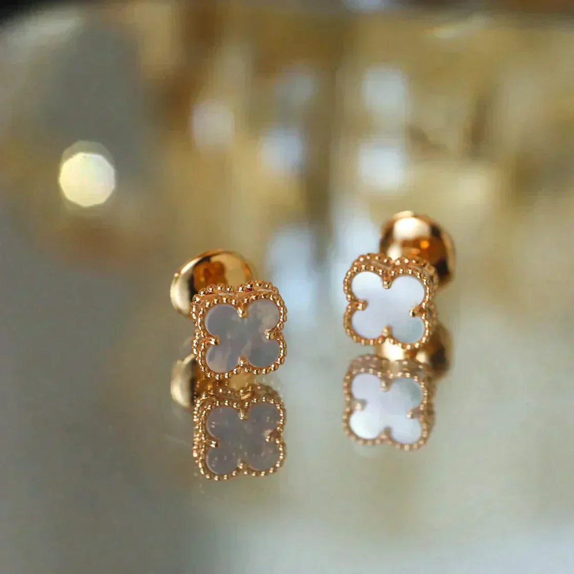 ¡®Imperial¡¯CLOVER MINI 9.5MM WHITE MOP EARRINGS