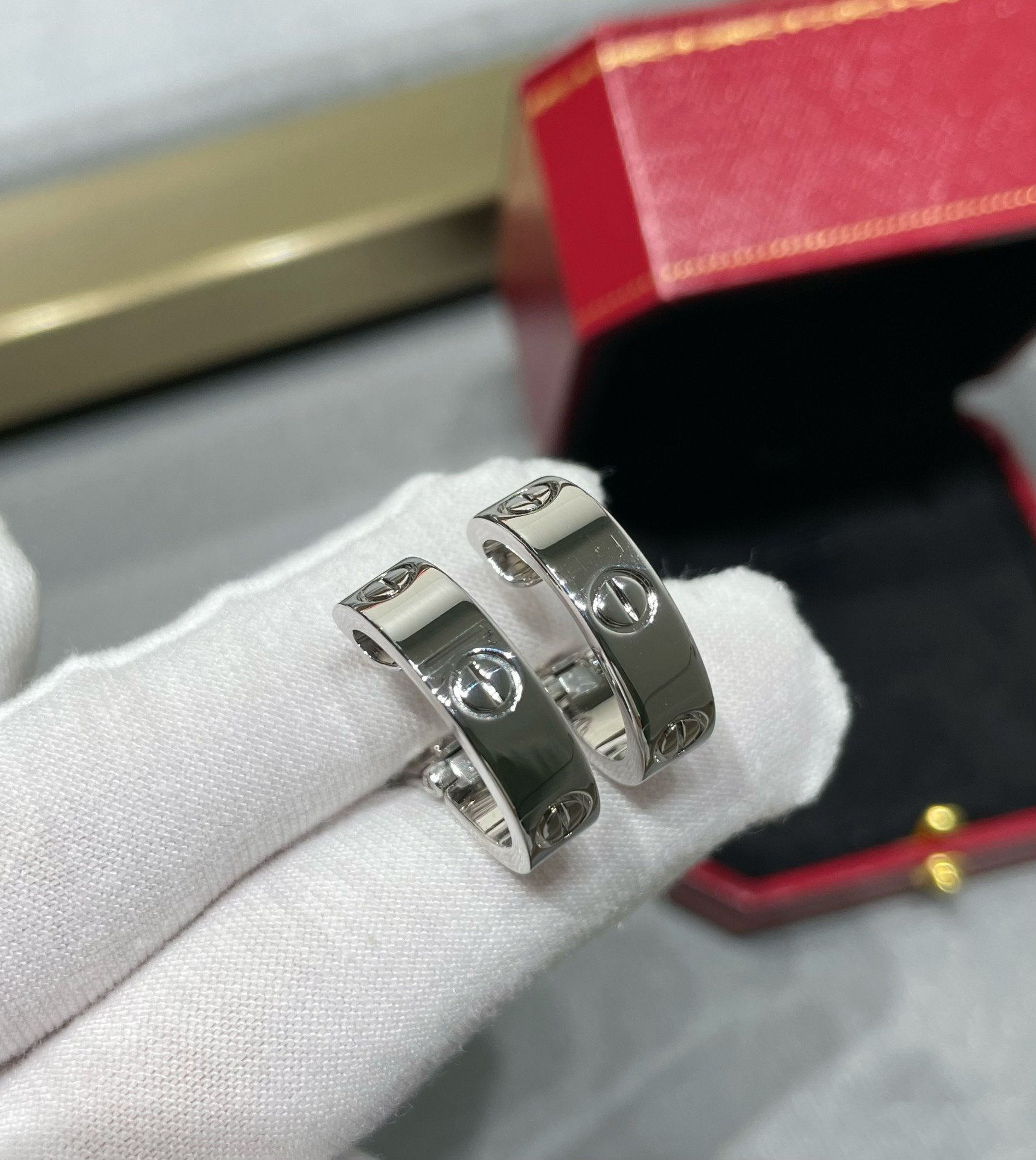 ¡®Imperial¡¯LOVE 5.5MM EARRINGS