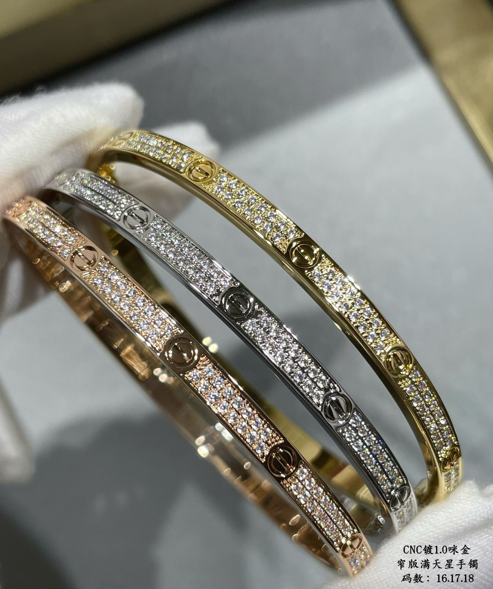 「インペリアル」LOVEブレスレット 3.65MM ダイヤモンドパヴェ