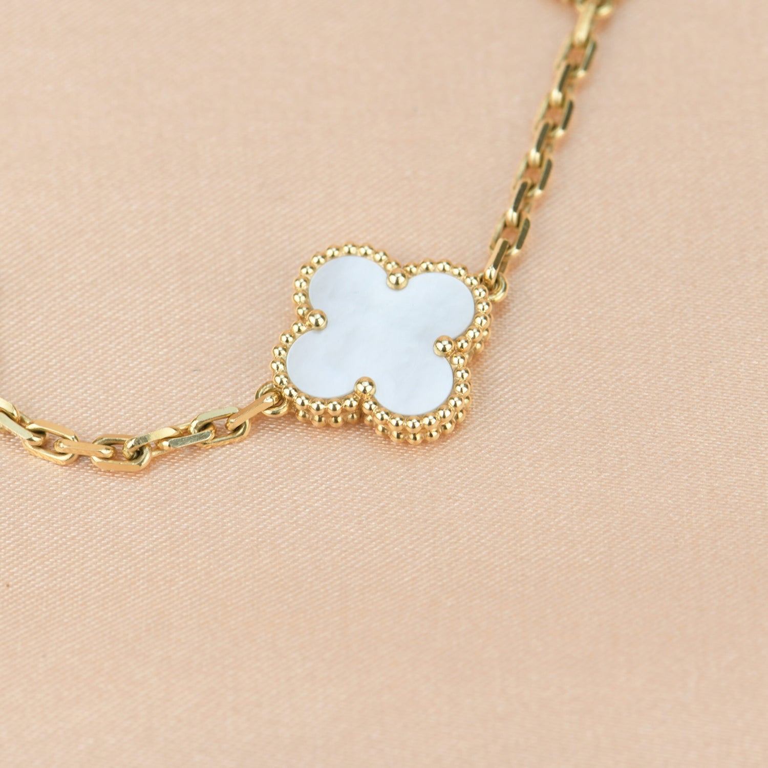¡®Imperial¡¯CLOVER  5 MOTIF WHITE MOP BRACELET