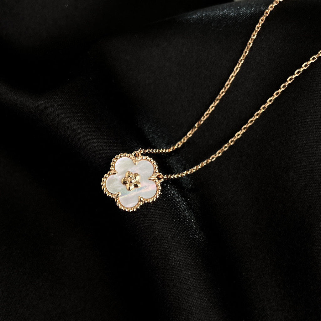 ¡®Imperial¡¯LUCKY  WHITE MOP  PLUM BLOSSOM NECKLACE