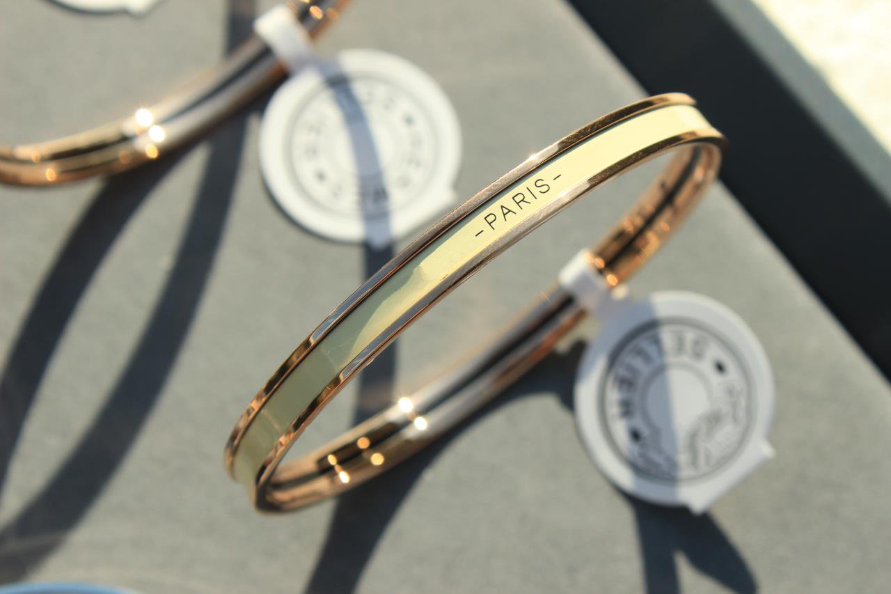 ¡®Imperial¡¯HM UNI BANGLE BAG