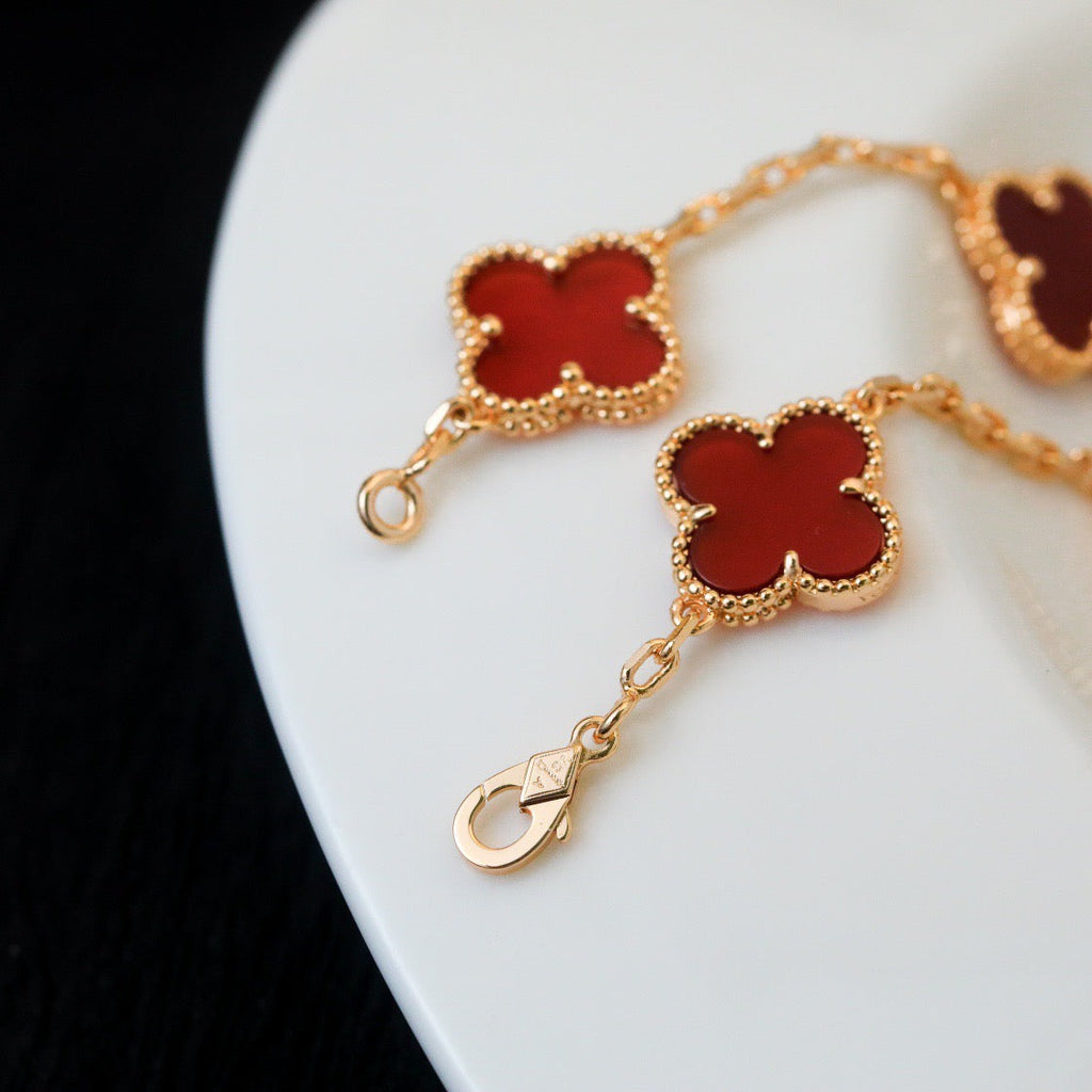 ¡®Imperial¡¯CLOVER 5 MOTIFS RED AGATE  BRACELET
