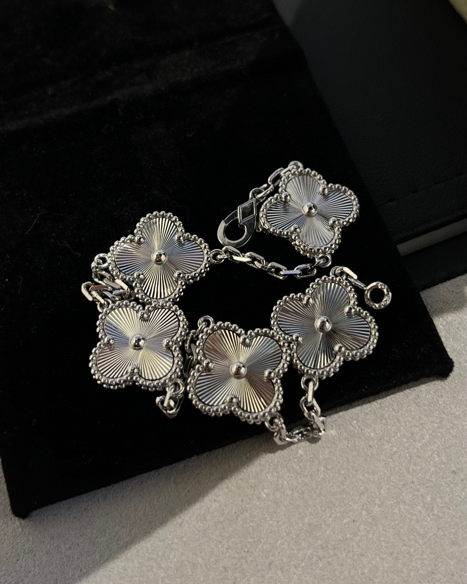 ¡®Imperial¡¯CLOVER SILVER 5 MOTIFS BRACELET